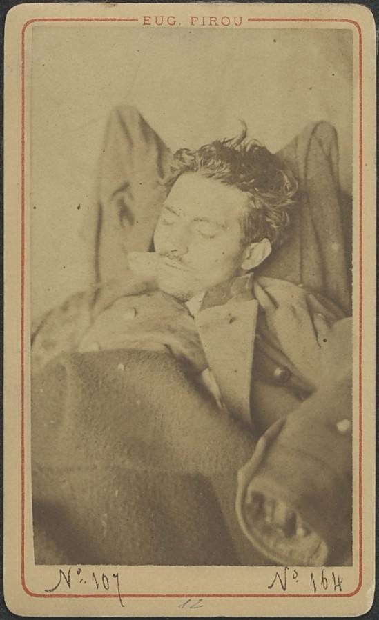 Photographie posthume d&#8217;douard Lebasque, garde national tu pendant les combats de la Commune, 11 mai 1871. Archvies de Paris, VD3 11.