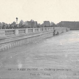 Carte postale du pont de lAlma, 8Fi 11.
