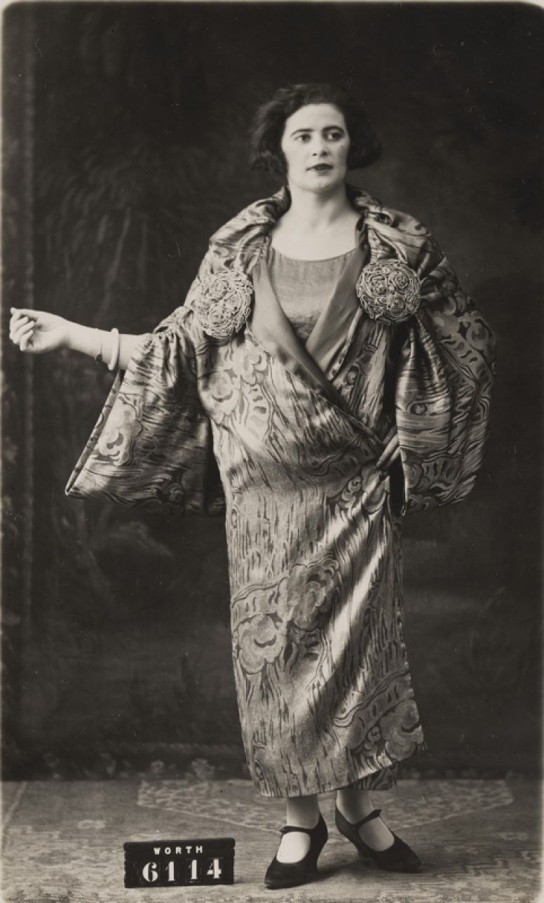 Modle de manteau dpos par la maison Worth auprs du greffe des tissus du conseil de prud'hommes de la Seine le 14 fvrier 1923, nT6114, modle n28. Archives de Paris, D12U10 414.
