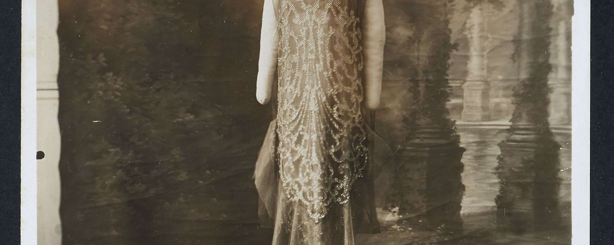 Modèle 123 ou 129, robe du soir "Fête Galante", déposé par Callot Soeurs, le 20 février 1926, recto. Archives de Paris, D12U10 163.