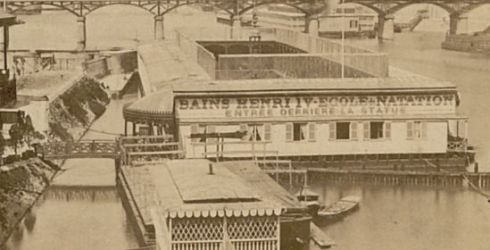 Les bains Henri IV - Ecole de natation, prs du square du Vert-Galant. Tirage sur papier albumin, vers 1880. Archives de Paris, 11Fi 2160 (dtail).