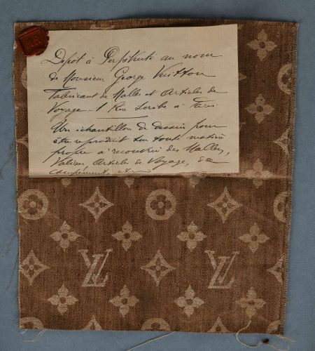 Modle de toile Monogram dpos par Georges Vuitton auprs du greffe des tissus du conseil des prud'hommes de la Seine le 11 janvier 1897 sous le n 9555, et conserv sous la cote D16U10 16454.