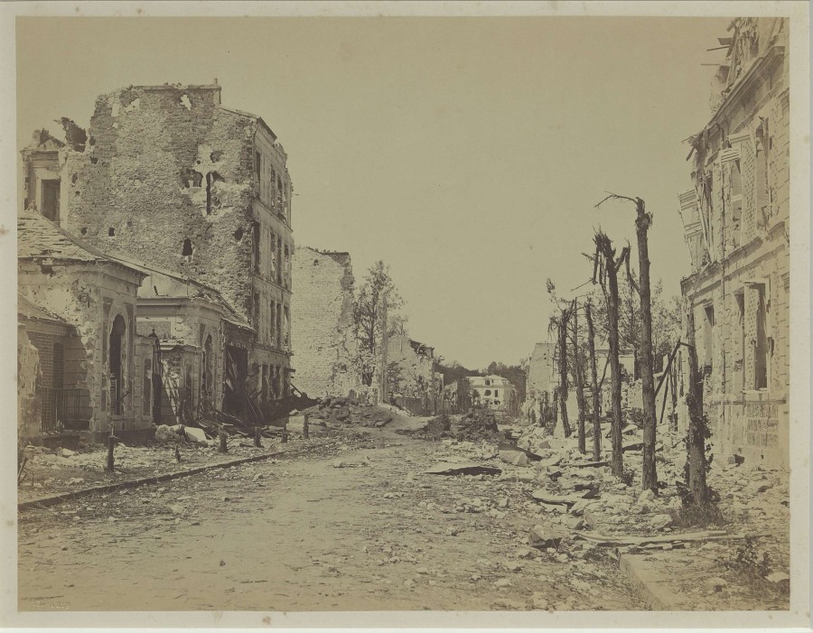 Barricade rue Perronet pendant la Commune de 1871. Archives de Paris, 11Fi 5138.