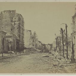 Barricade rue Perronet pendant la Commune de 1871. Archives de Paris, 11Fi 5138.