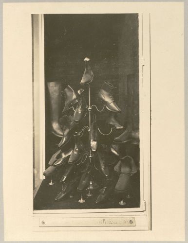 Album photographique des associations ouvrières de production à l'exposition universelle de 1900. Archives de Paris, ATLAS 1010.