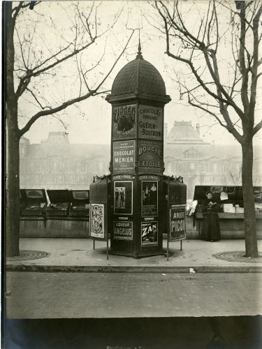 Mobilier urbain, quai Malaquais, 1908. Archives de Paris, V37M1 1(51).
