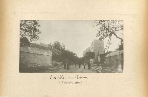 « Construction du pont sur la rue des Pyrénées, 1906-1907, Paris », album photographique. Archives de Paris, 9Fi 11. 