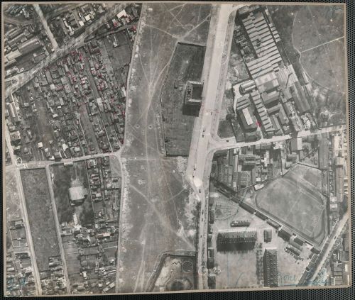 Photo aérienne des bastions n°17 et 18, entre la porte de Ménilmontant et la Porte des Lilas (20e arrondissement), 1932. Archives de Paris, 4008W 31.