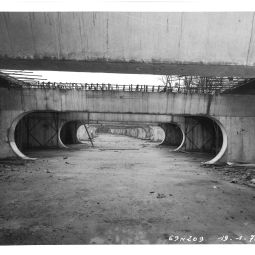 Photographies de la construction du périphérique : parc de stationnement de Saint-Cloud, 1969-1970. Archives de Paris, 3955W 8.