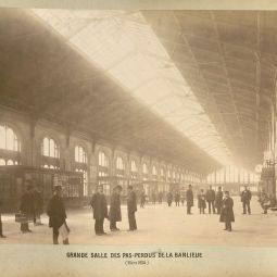 Album de photographies. Vues de l'ancienne et de la nouvelle gare Saint-Lazare, 1885-1888. Archives de Paris, 4008W 33.