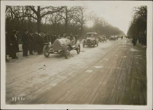 Vue générale de l’arrivée du tour de France automobile, ©Photographie Agence Rol, mars 1914. Archives de Paris, 11Fi 1936.
