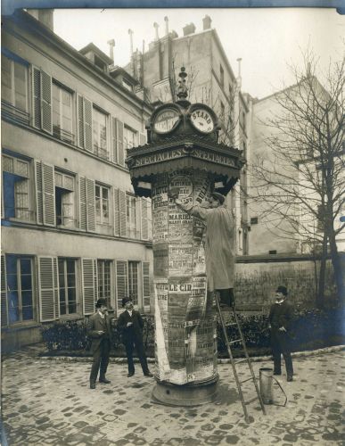 Colonne affiches, modèle à lucarnes, 1908. Archives de Paris, V37M1 1(46). 