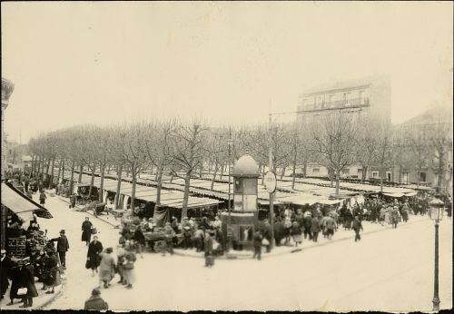 Montreuil (Seine-Saint-Denis), place du marché, s.d. [circa 1925]. Archives de Paris, 11Fi 1984.