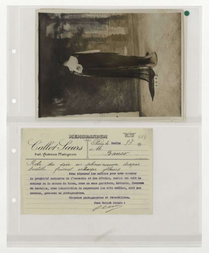  Modèle 404, robe du soir "Banco", déposé par Callot soeurs, le 20 février 1926, photographie et notice, recto. Archives de Paris, D12U10 163.