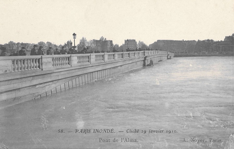 Carte postale du pont de lAlma, 8Fi 11.
