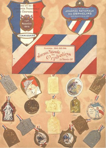 Carnet contenant les bons et insignes vendus pour " la journe des orphelins ".VD6 2105.