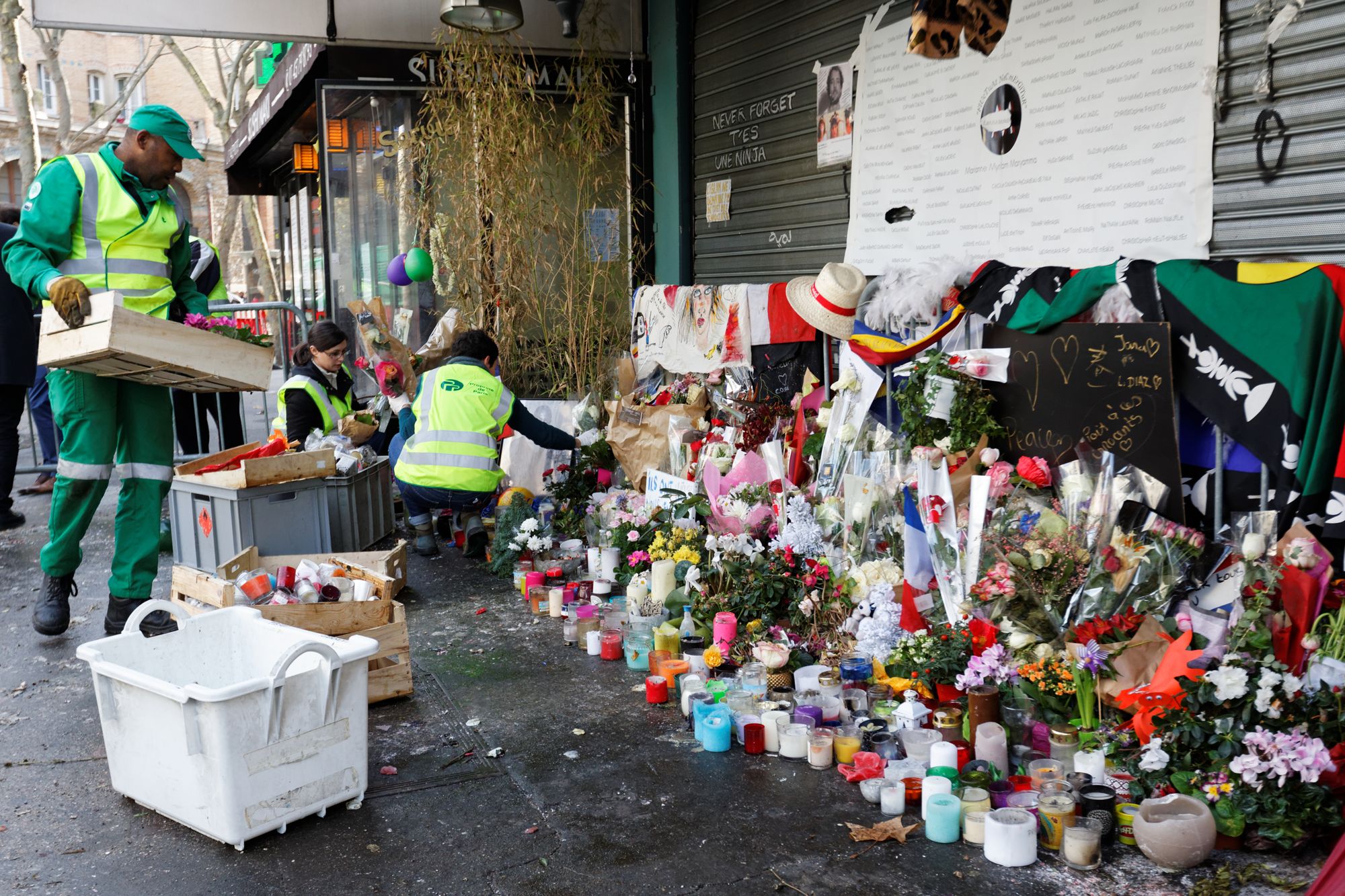Les mémoriaux du 13 novembre : de l'éphémère à l'archive