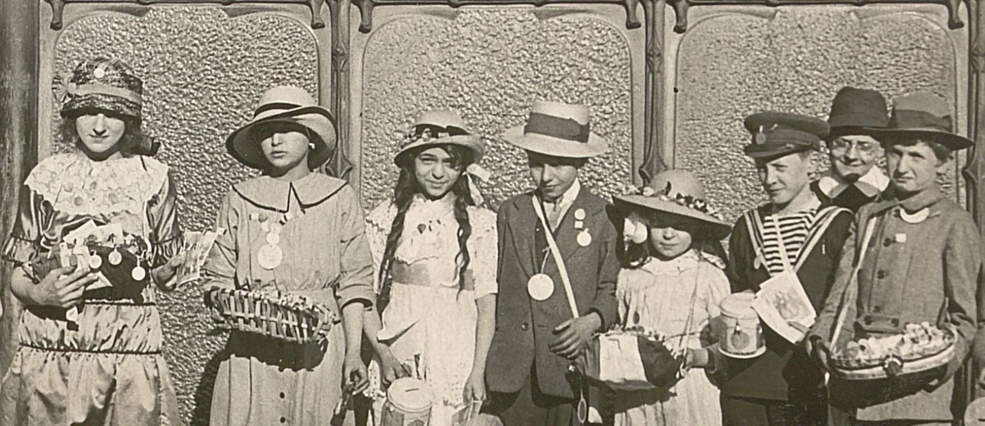Album photographique "La guerre, 1914-1917" (détail) (Archives de Paris, 9Fi 8).