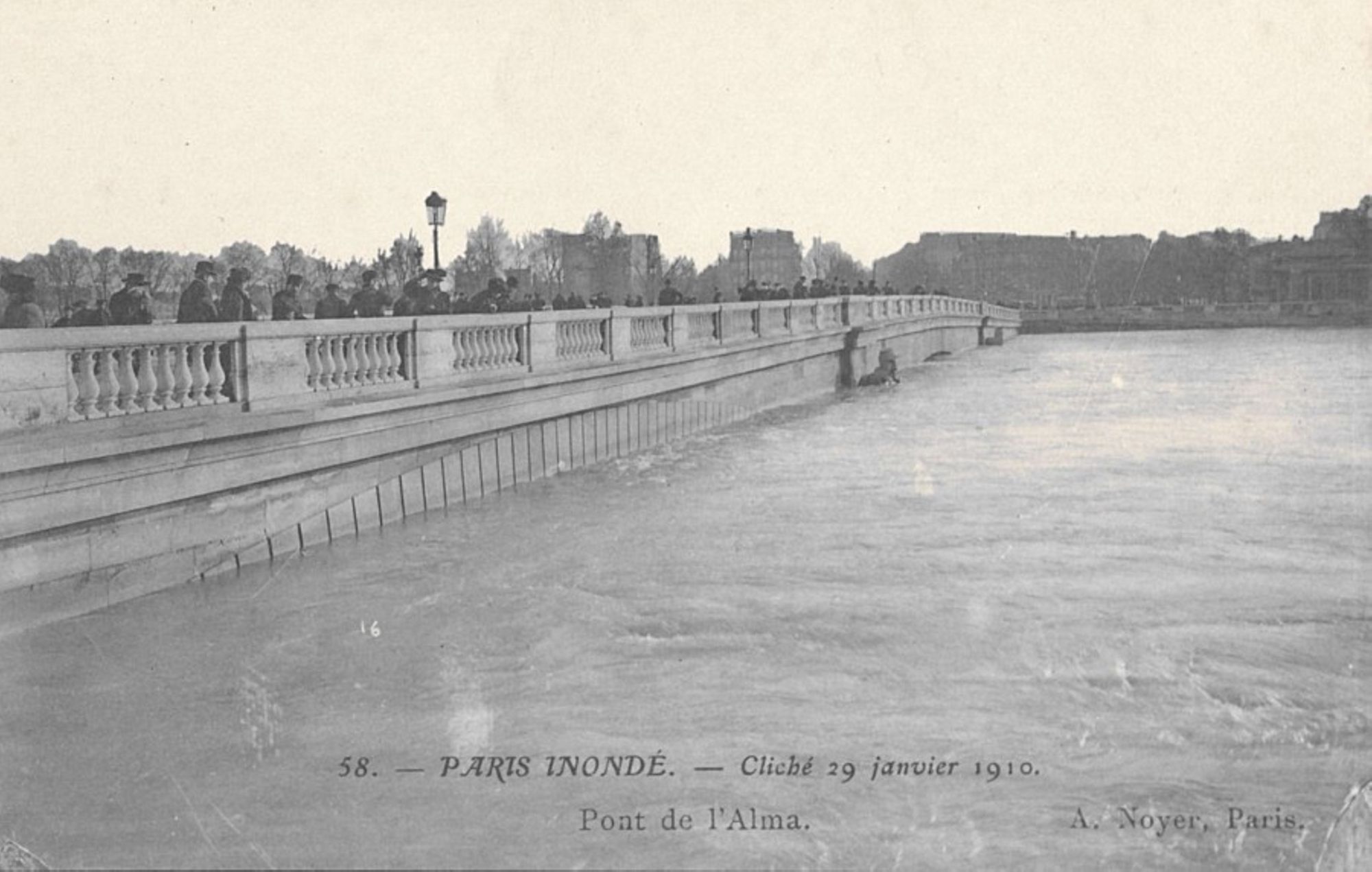Carte postale du pont de l'Alma, 8Fi 11.